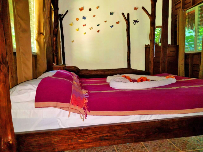 Bedroom 2, Martz Farm Treehouses & Cabanas
