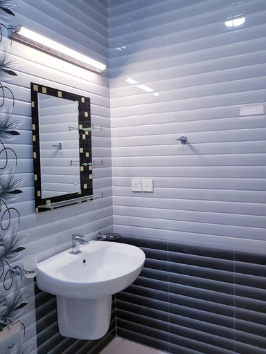 Bathroom 2, SNP Star Guesthouse, Trincomalee Town and Gravets