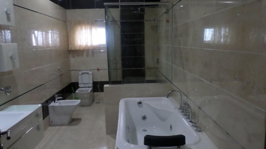Bathroom 4, Gloriana Apartments, AbujaMun
