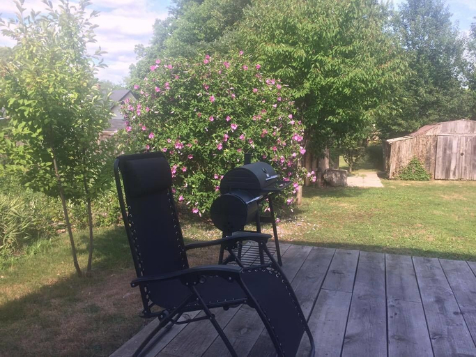 Others 5, Hostaway, Niagara