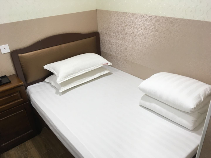 Bedroom 2, Prince Hotel, Kowloon