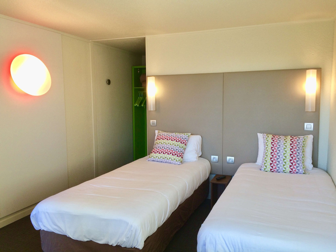 Bedroom 2, Campanile Plaisir, Yvelines