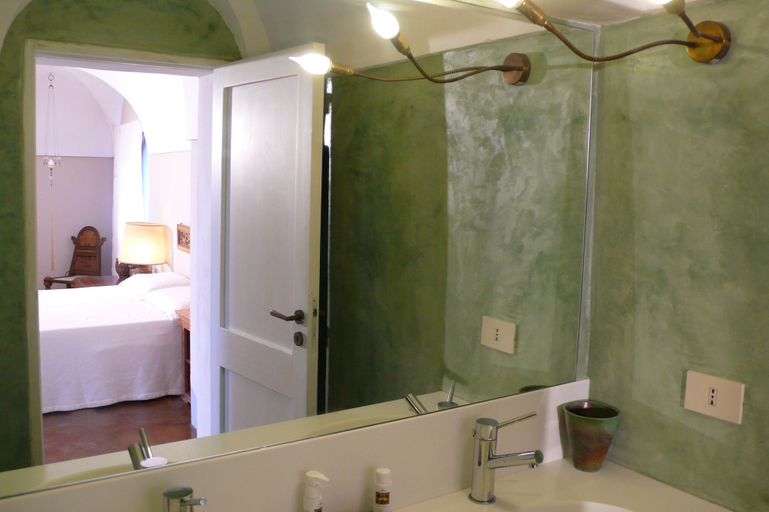 Bathroom 5, Zubebi Resort, Trapani