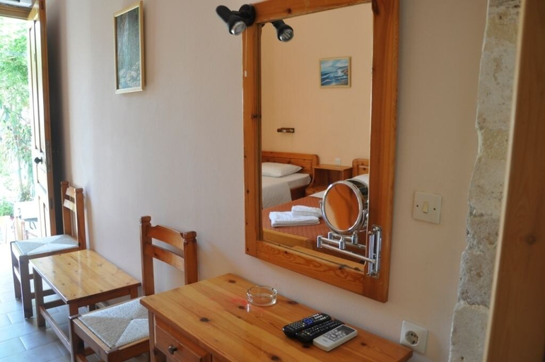 Others 5, Pension Castello, Crete