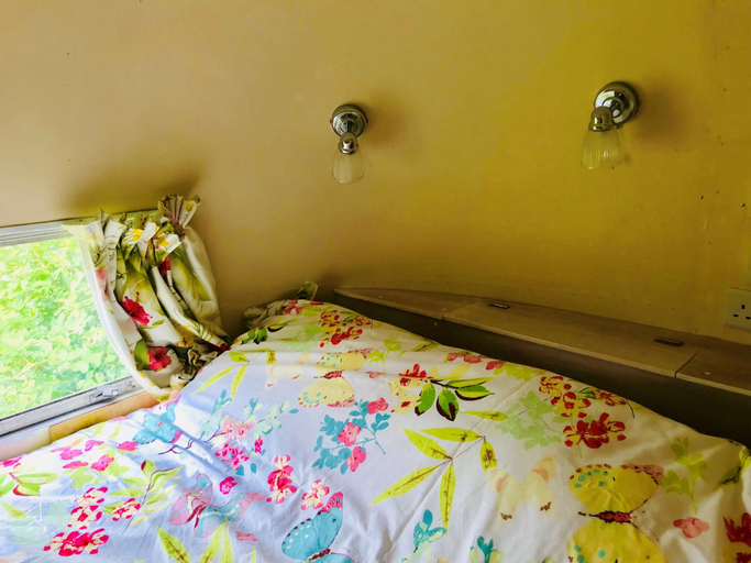 Bedroom 3, Cotswolds Camping at Holycombe, Gloucestershire