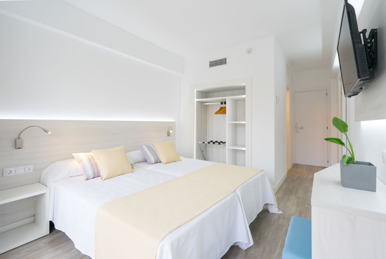 Bedroom 2, Hotel BelleVue Vistanova, Baleares