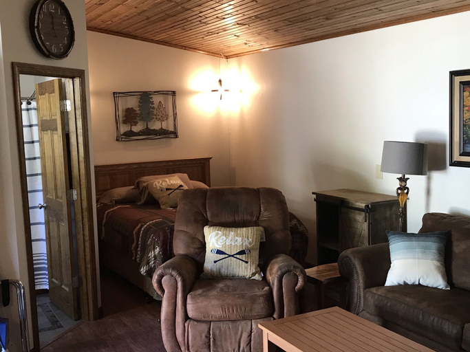 Others 5, Bullwinkles Rustic Lodge, Butler