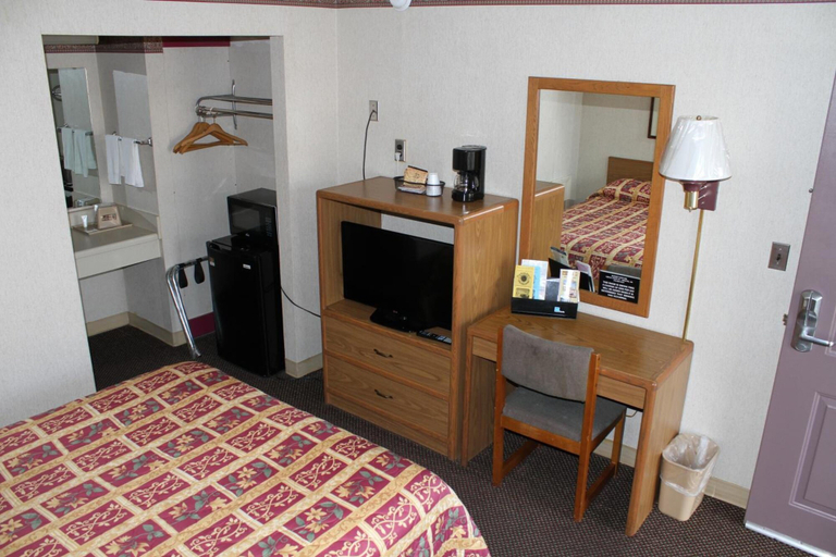 Others 5, Budget Host Inn Bristol, Sullivan