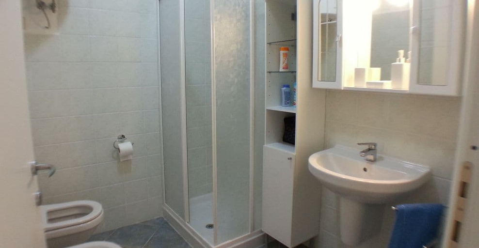 Bathroom 4, Residence Li Russi, Sassari