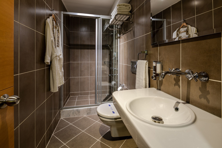 Bathroom 5, Parkhouse Hotel & Spa, Kadıköy