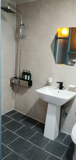 Bathroom 3, Luxury Motel, Changwon