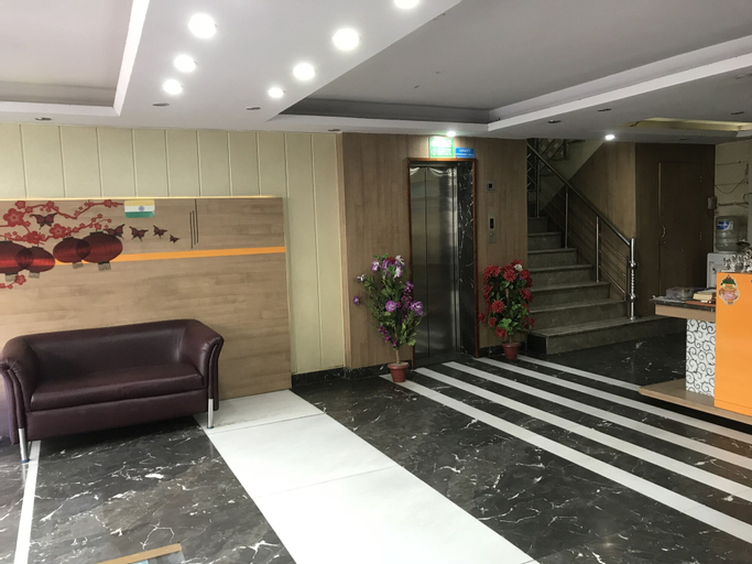 Hotel R Continental, West