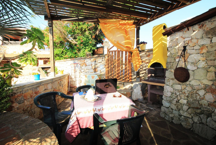 Others 3, Merlo Trullo con Piscina, Lecce