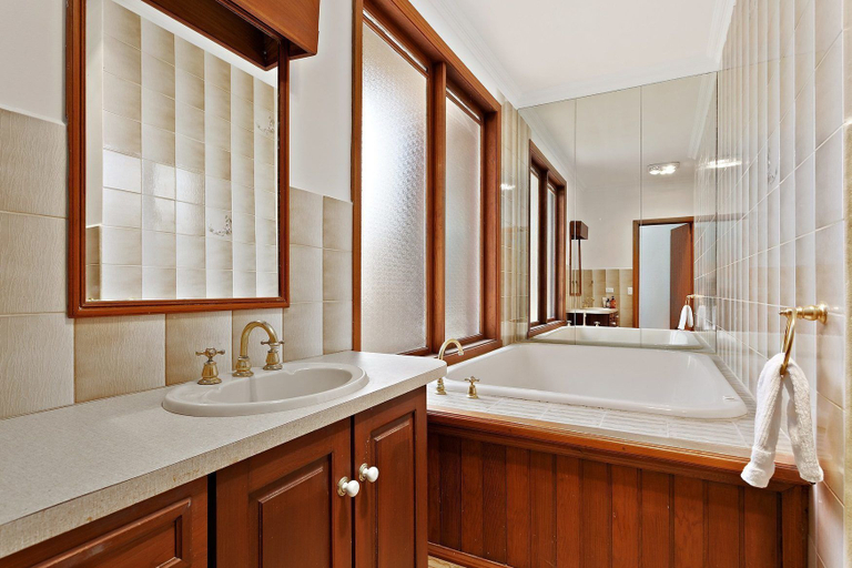 Bathroom, 1 Gordon - Kenros Beach House, Bass Coast - Phillip Is.