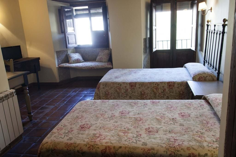 Bedroom 2, Casa Rural con encanto Los Postigos, Cáceres