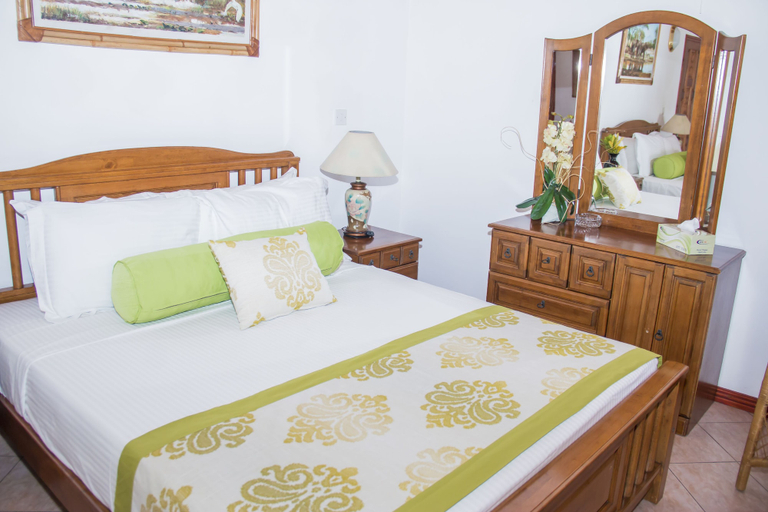 Bedroom 3, Villa Caballero Luxury Chalets