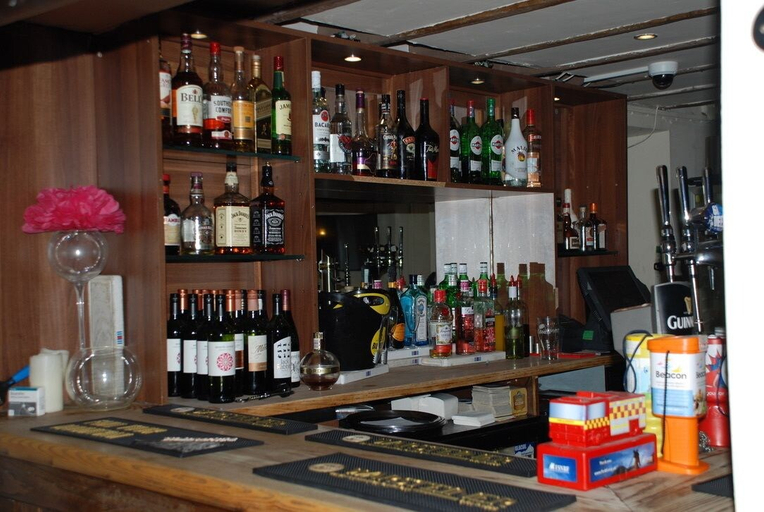 Food & Drinks 4, The Bridgehouse, Staffordshire