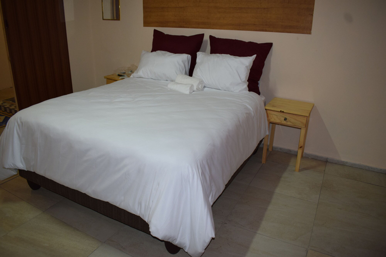 Bedroom 2, Lindo Guest House, Uthukela
