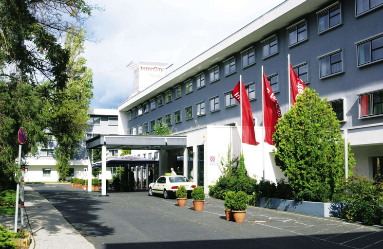 Exterior & Views 14