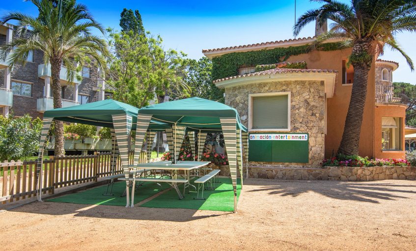 Exterior & Views 2, Aparthotel Ciutat de Palol, Girona