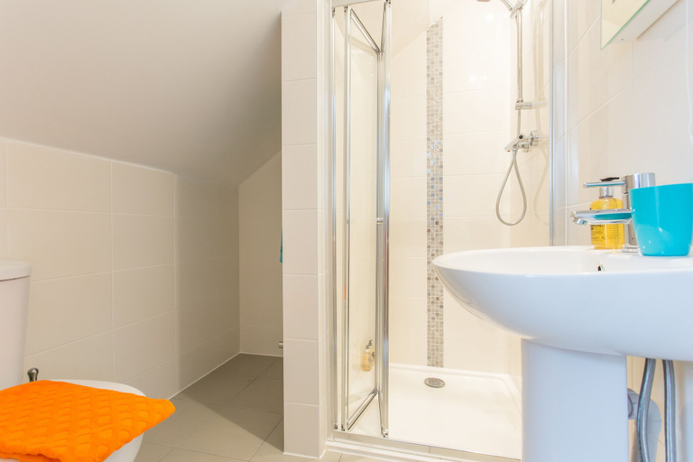 Bathroom 3, Rana Court, Oxfordshire