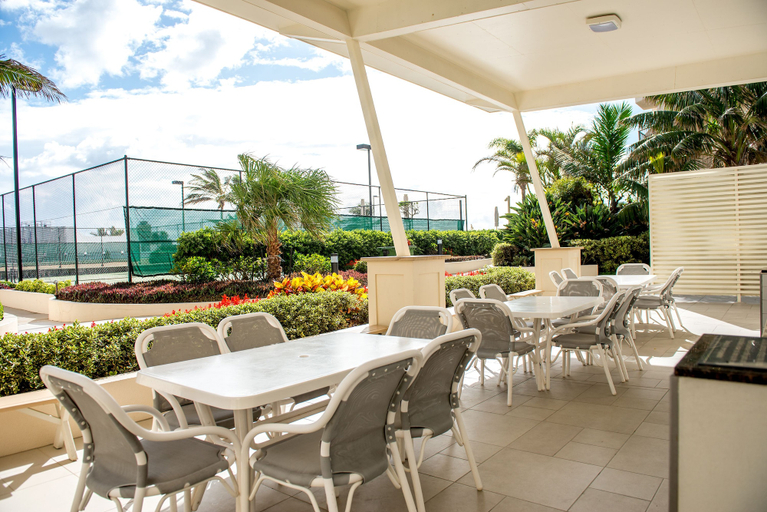 Food & Drinks 5, Paradise Centre Apartments Surfers Paradise, Gold Coast