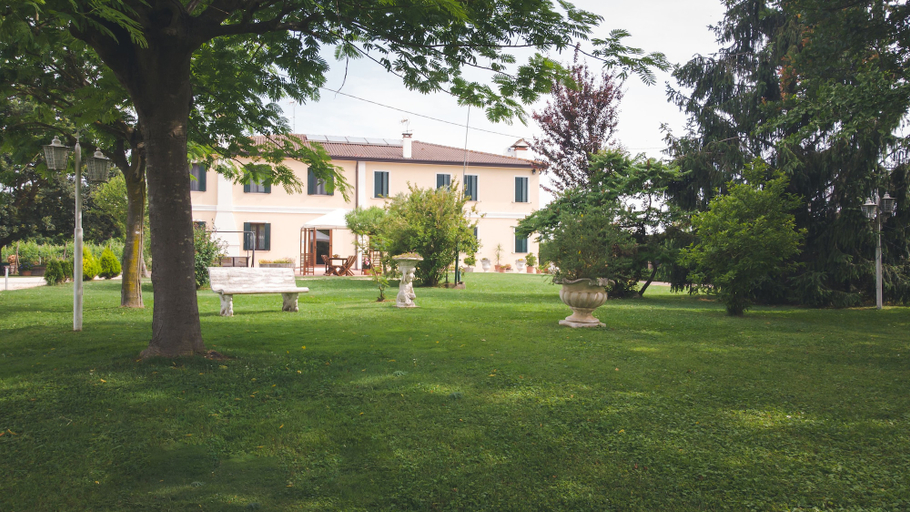 Exterior & Views 2, B&B Corte Burchio, Rovigo