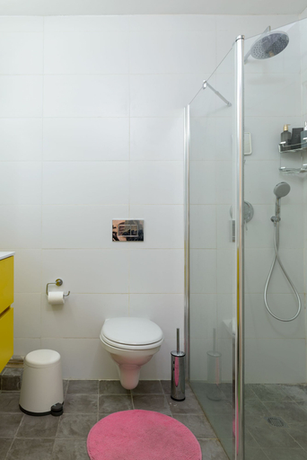 Bathroom 3, Vintage & Chic with Patio by FeelHome