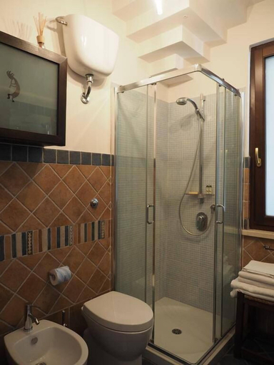 Bathroom 4, Domus Umbra, Terni