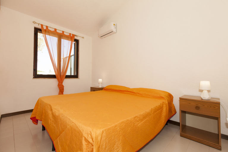 Bedroom 3, Casa Vacanze Ela, Cagliari