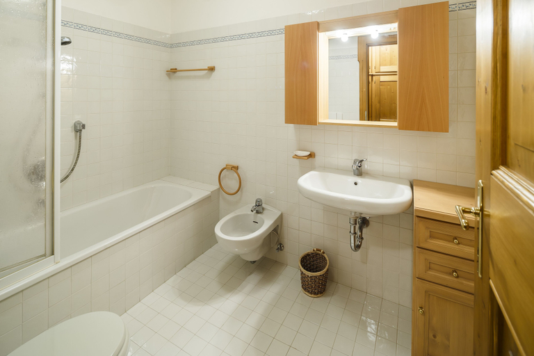 Bathroom 2, Villa Lacedel, Belluno