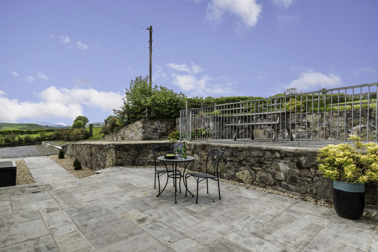 Exterior & Views 5, Bwthyn Clychau'r Gog, Denbighshire