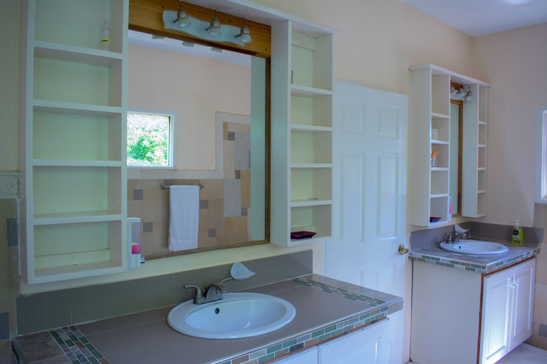 Bathroom 4, City View Guest Apartment