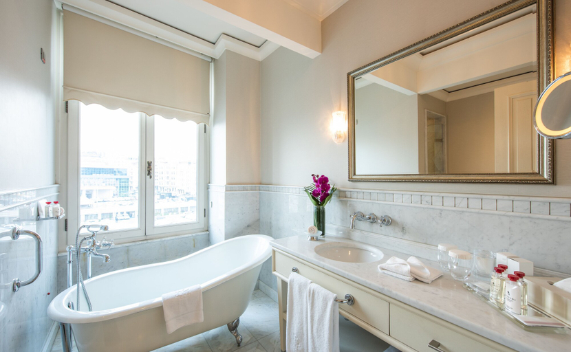 Bathroom 5, Pera Palace Hotel, Beyoğlu