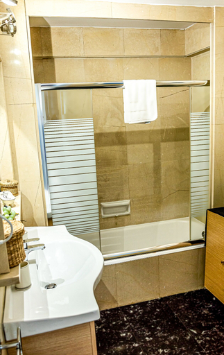 Bathroom 4, Alexander's Penthouse, Attica
