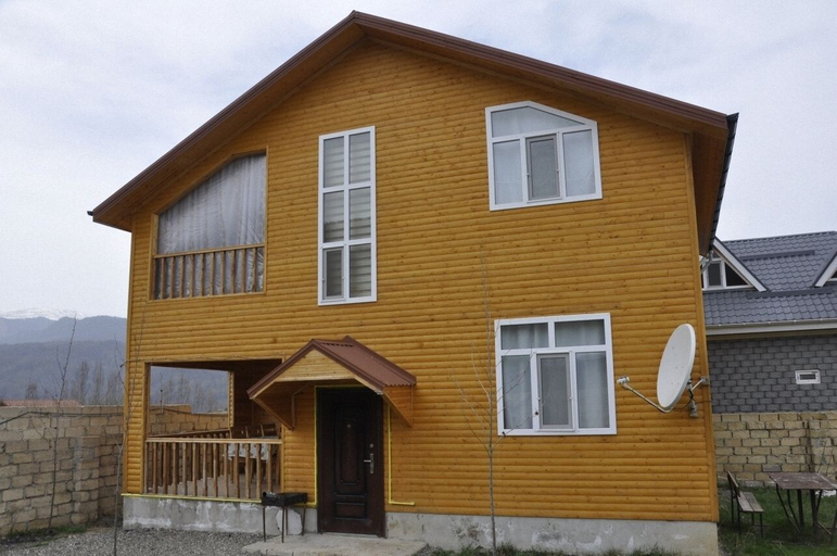 Exterior & Views