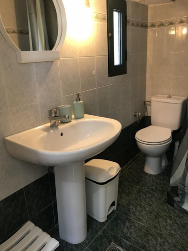 Bathroom 3, Stunning sea-front maisonette, Central Macedonia