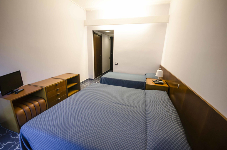 Bedroom 5, Hotel Helios, Viterbo