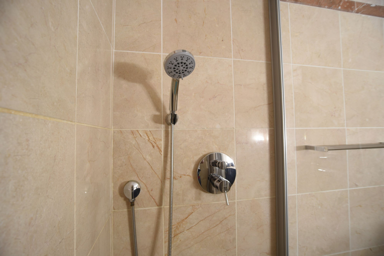 Bathroom 4, City Resort Palmore