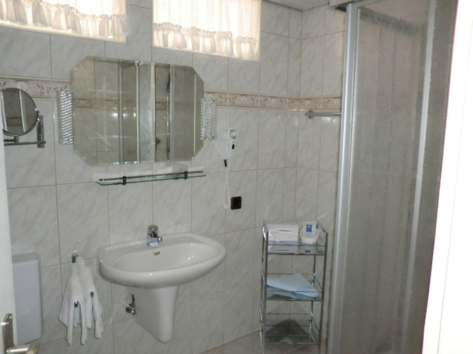 Bathroom 5, Hotel Altenberg, Baden-Baden