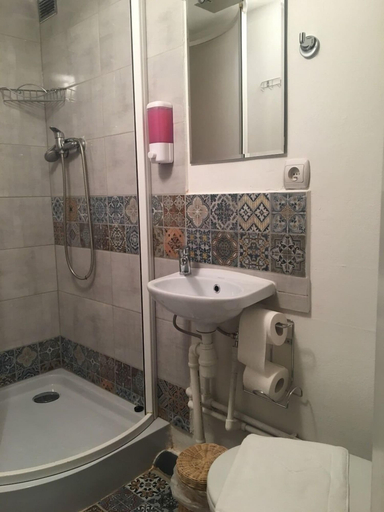 Bathroom 3, Old Cracow Apartments, Kraków City