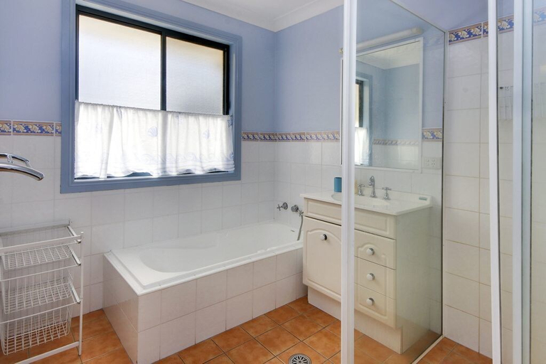 Bathroom, Anchor Down at Hat Head, Kempsey