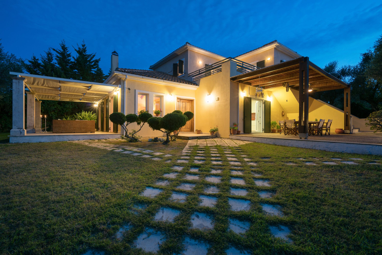 Exterior & Views