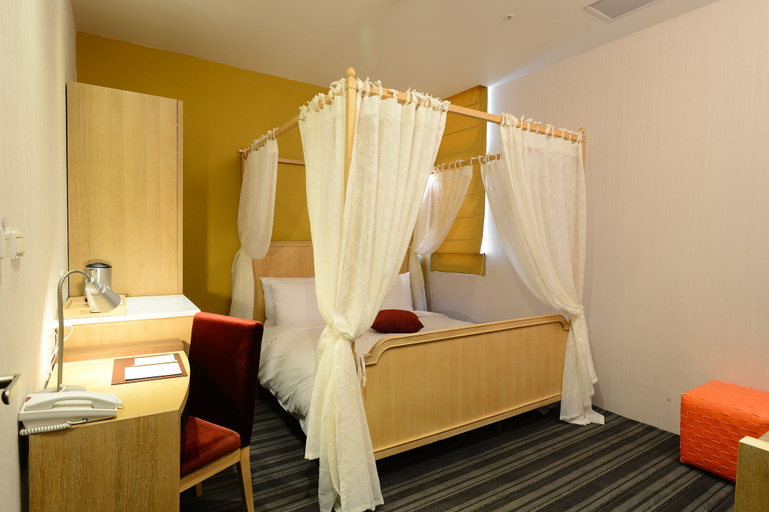 Bedroom 3, In Young Hotel, Kaohsiung