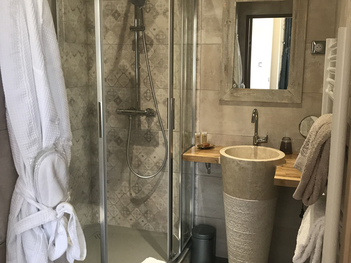Bathroom 5, Demeure Saint Martin, Marne