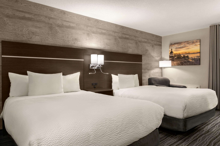 Bedroom 3, Days Inn by Wyndham Kingston, Frontenac