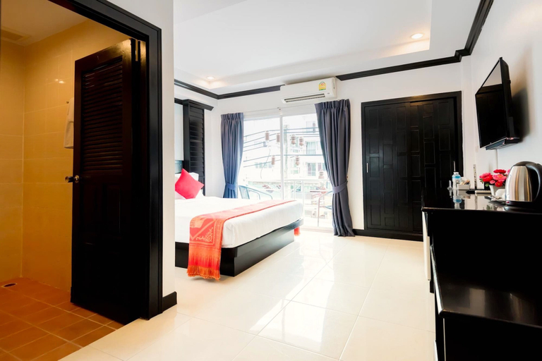 Bedroom 4, Hallo Patong Hotel - Rooftop Pool - Stunning Mountain Views & OTOP Market, Pulau Phuket