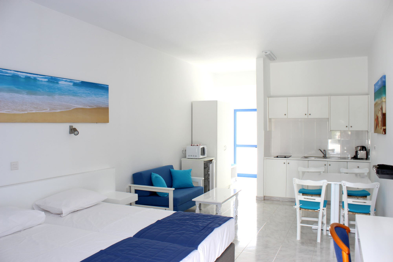 Bedroom 4, Flokkas Hotel Apartments