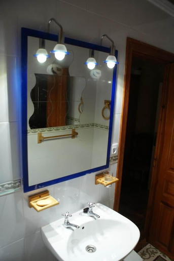 Bathroom 4, Posada el Mirador, Cantabria