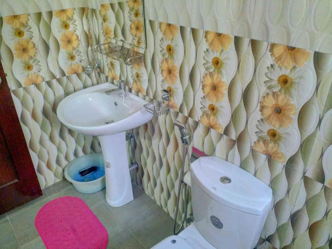 Bathroom, Yoho Kanda Uda Watta, Bope-Poddala